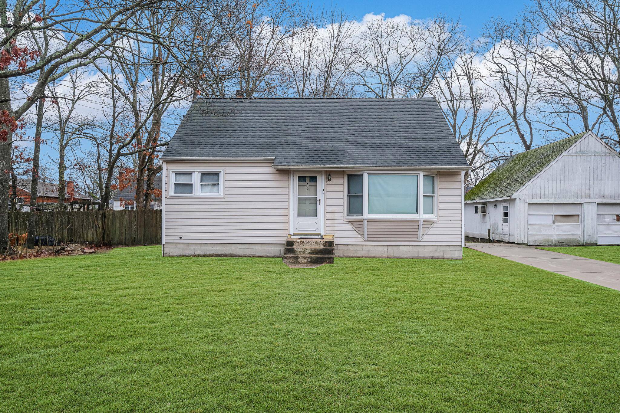 Shirley, NY 11967,25 Beechwood DR