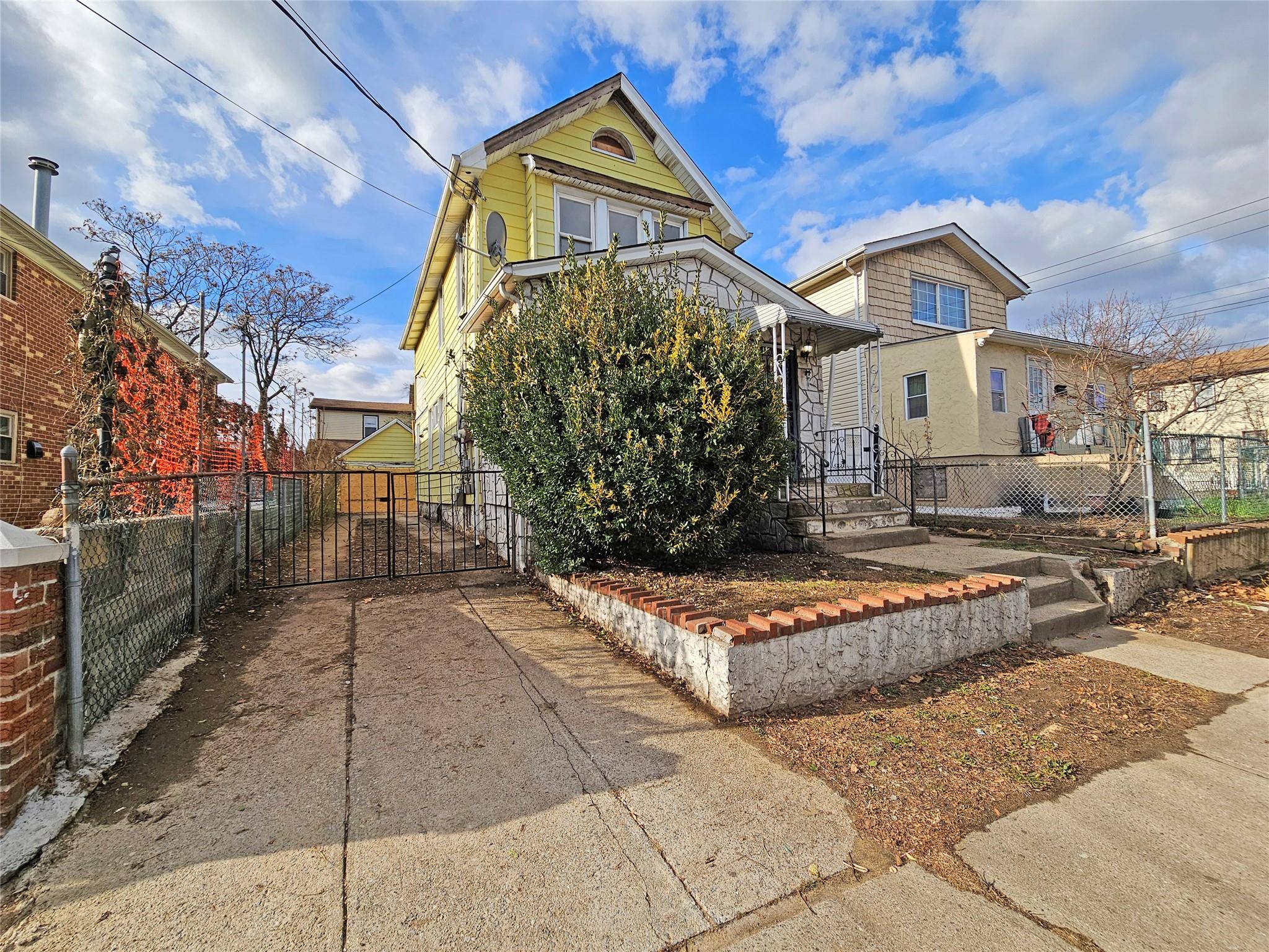 South Ozone Park, NY 11420,129-06 131 ST