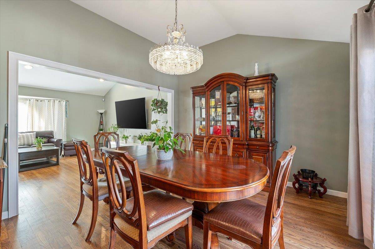 Jericho, NY 11753,27 Marian LN