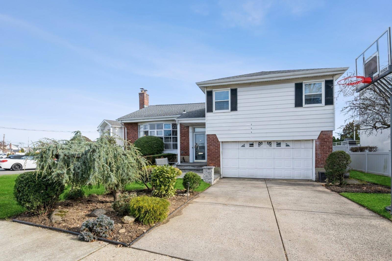 West Hempstead, NY 11552,223 Guildford CT