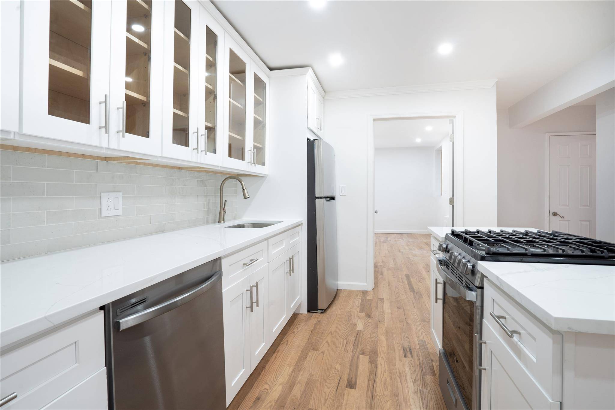 Forest Hills, NY 11375,67-25 Clyde ST #5S