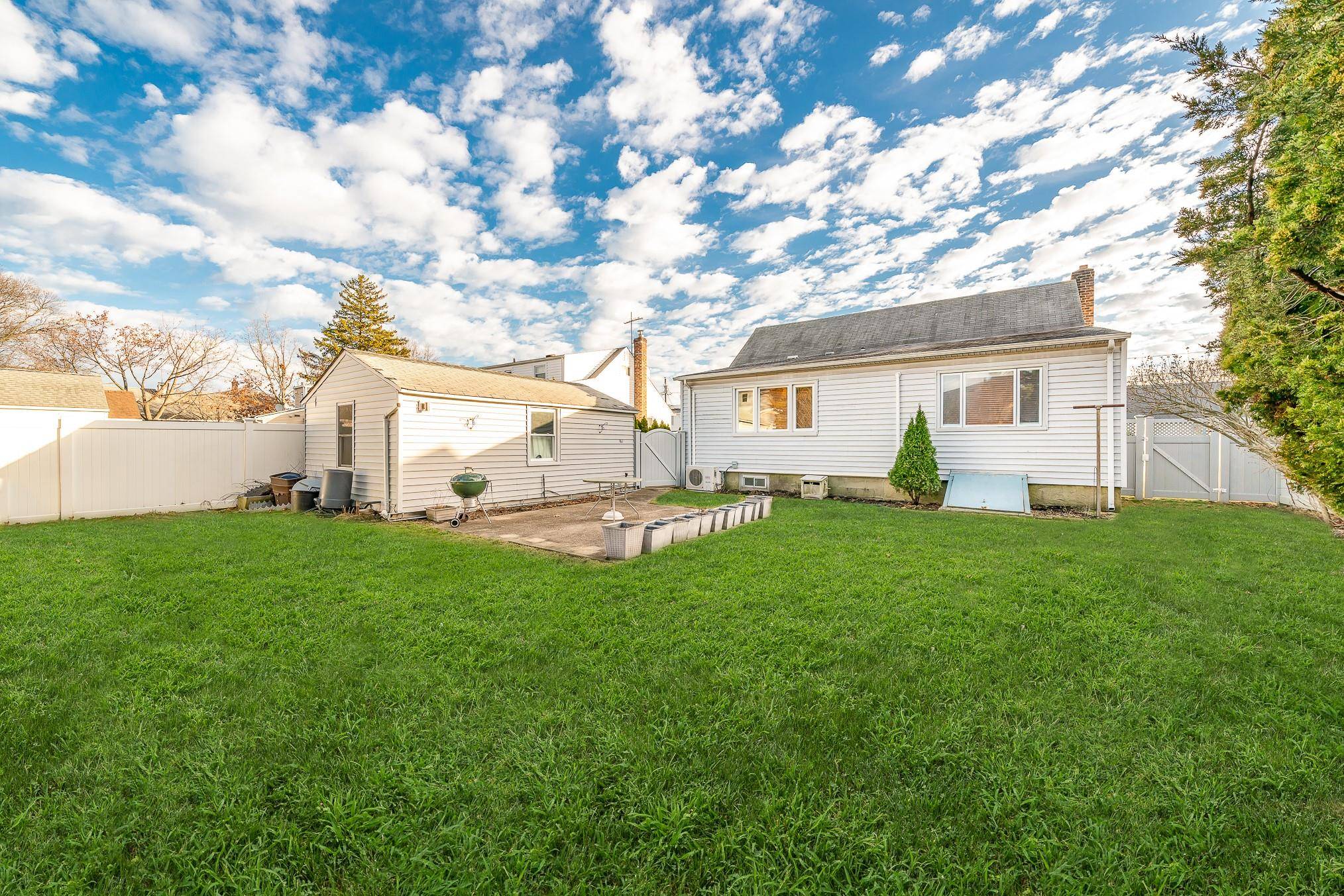 East Meadow, NY 11554,2351 Amherst ST