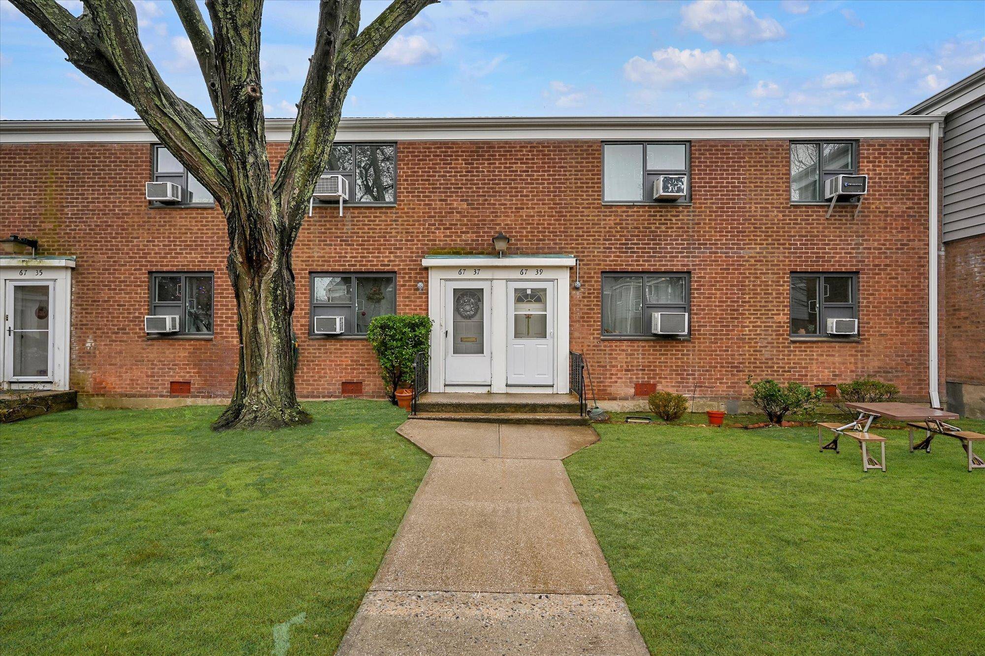 Oakland Gardens, NY 11364,67-39 Bell Blvd #lower floor