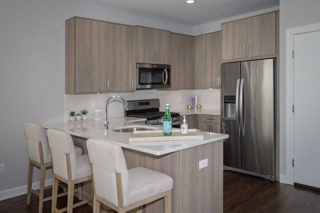Mount Sinai, NY 11766,300 Sutton CT #163
