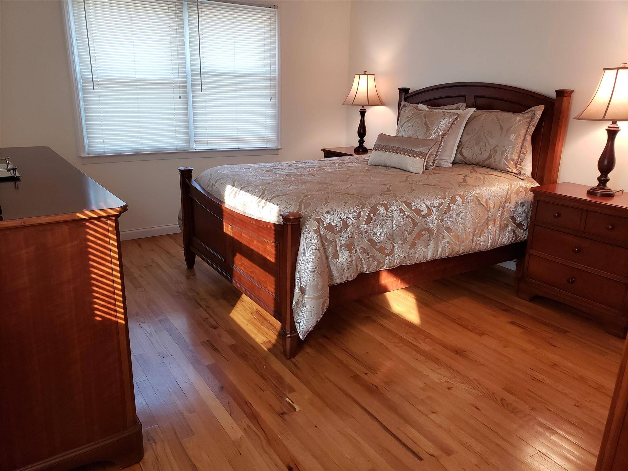 Bayside, NY 11360,15-48 Waters Edge DR DR #2