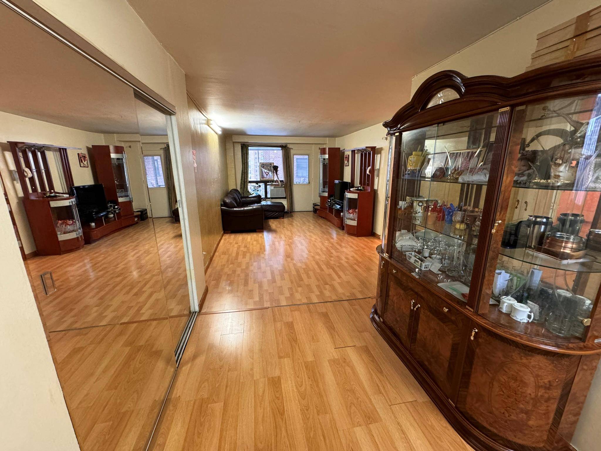 Rego Park, NY 11374,61-15 98th ST #11F