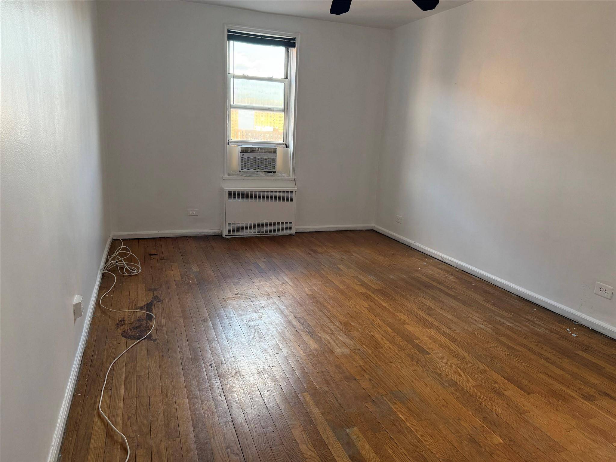 Rego Park, NY 11374,99-15 66th AVE #5E