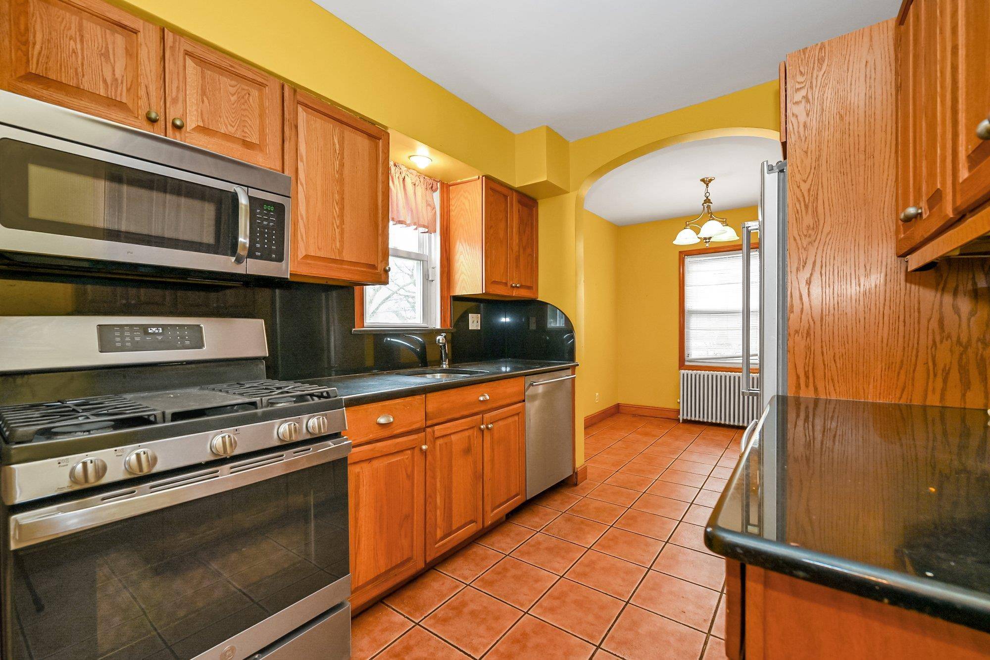 Bayside, NY 11361,33-19 205th ST