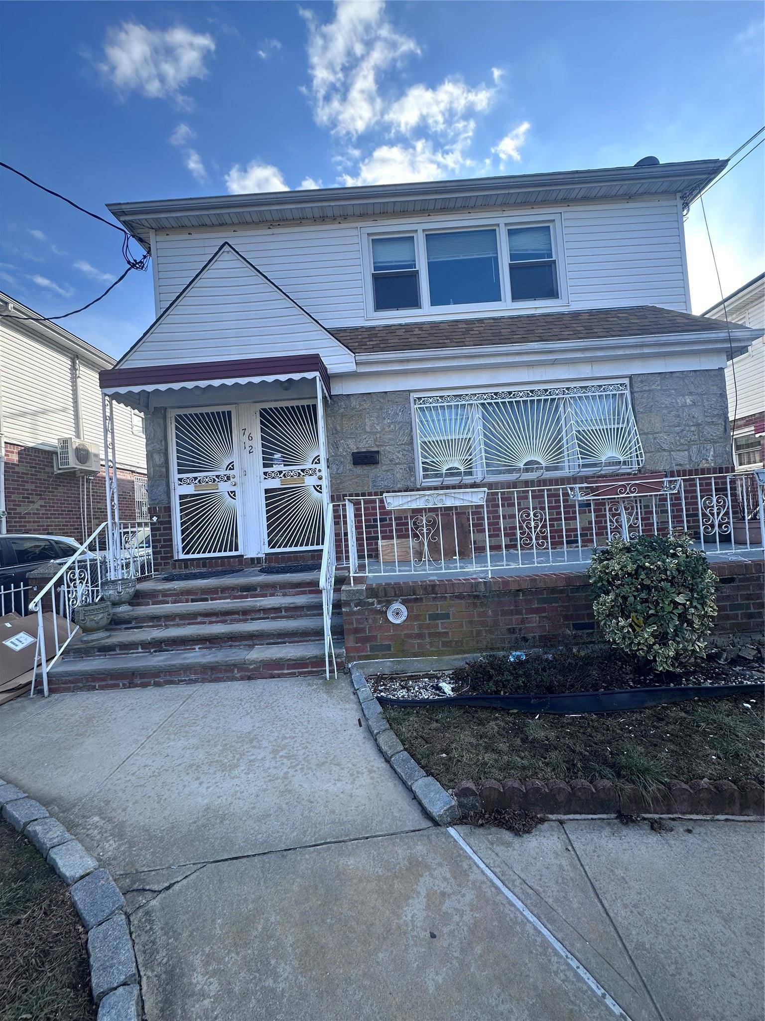 Ozone Park, NY 11417,7612 Pitkin AVE