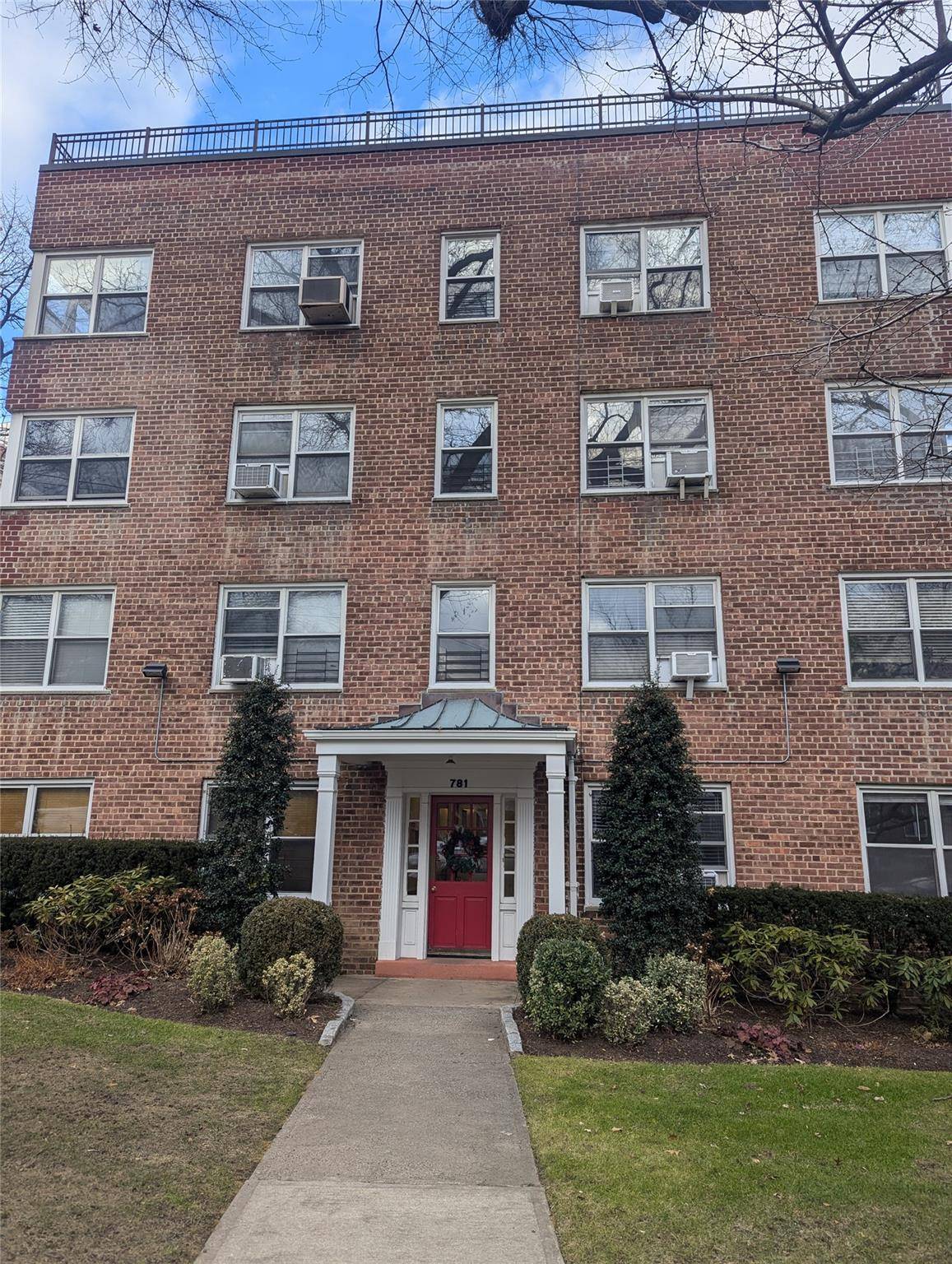 Bronxville, NY 10708,781 Palmer RD #2F