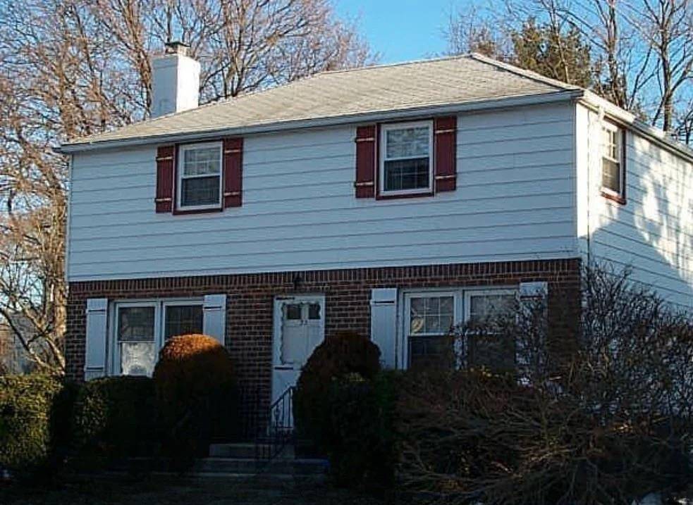 Merrick, NY 11566,23 Hastings DR