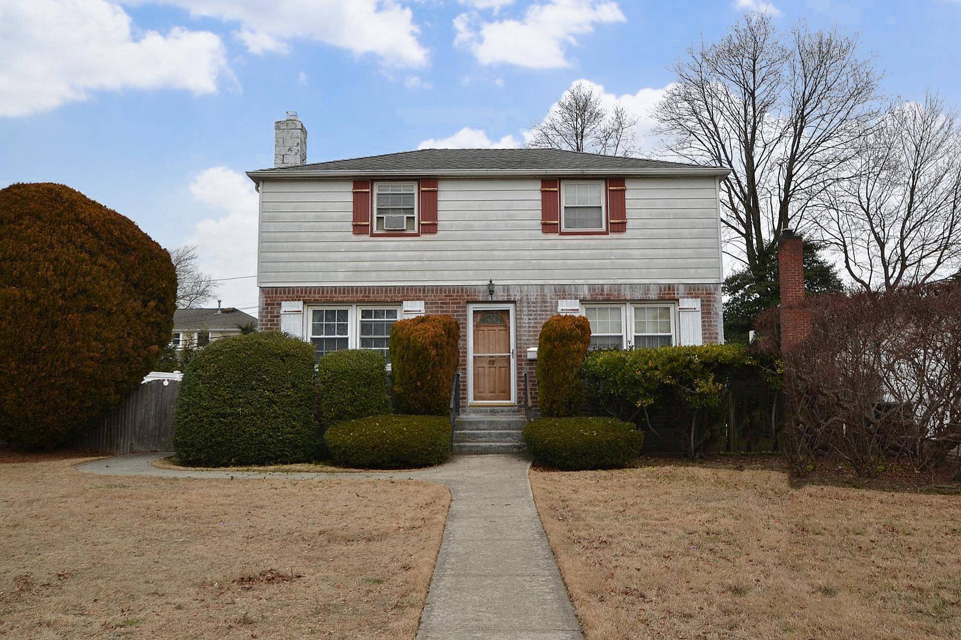 Merrick, NY 11566,23 Hastings DR