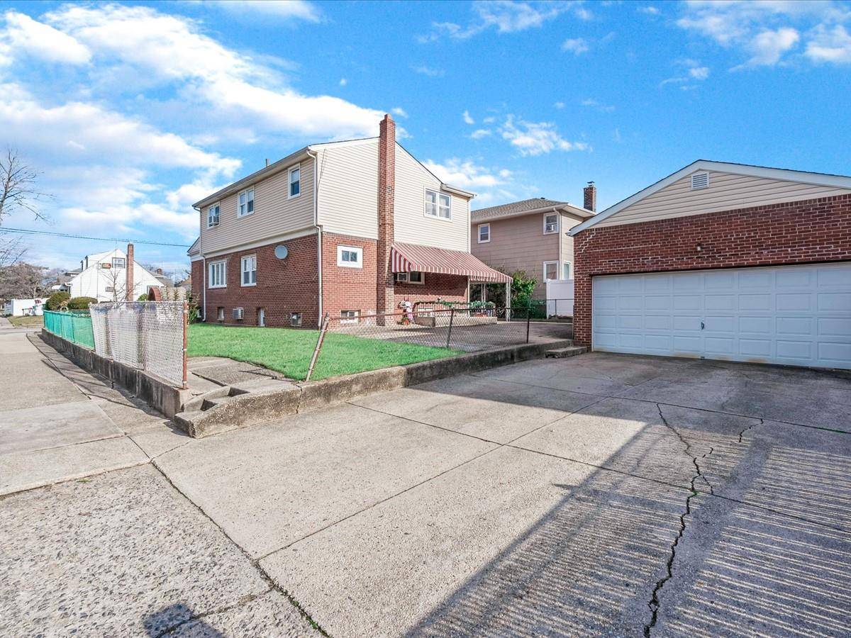 Elmont, NY 11003,1527 Sweetman AVE
