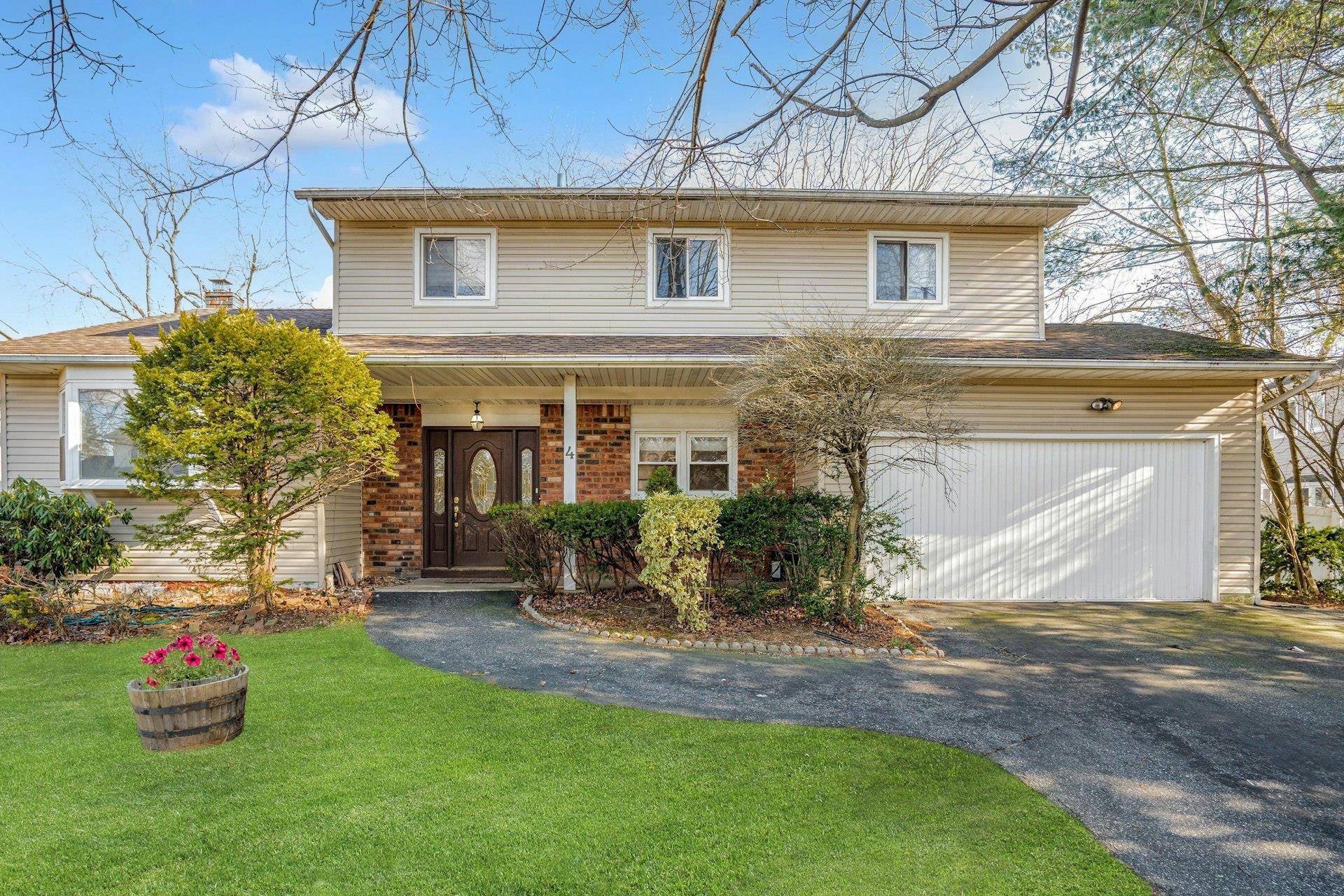 East Northport, NY 11731,4 Elmore PL