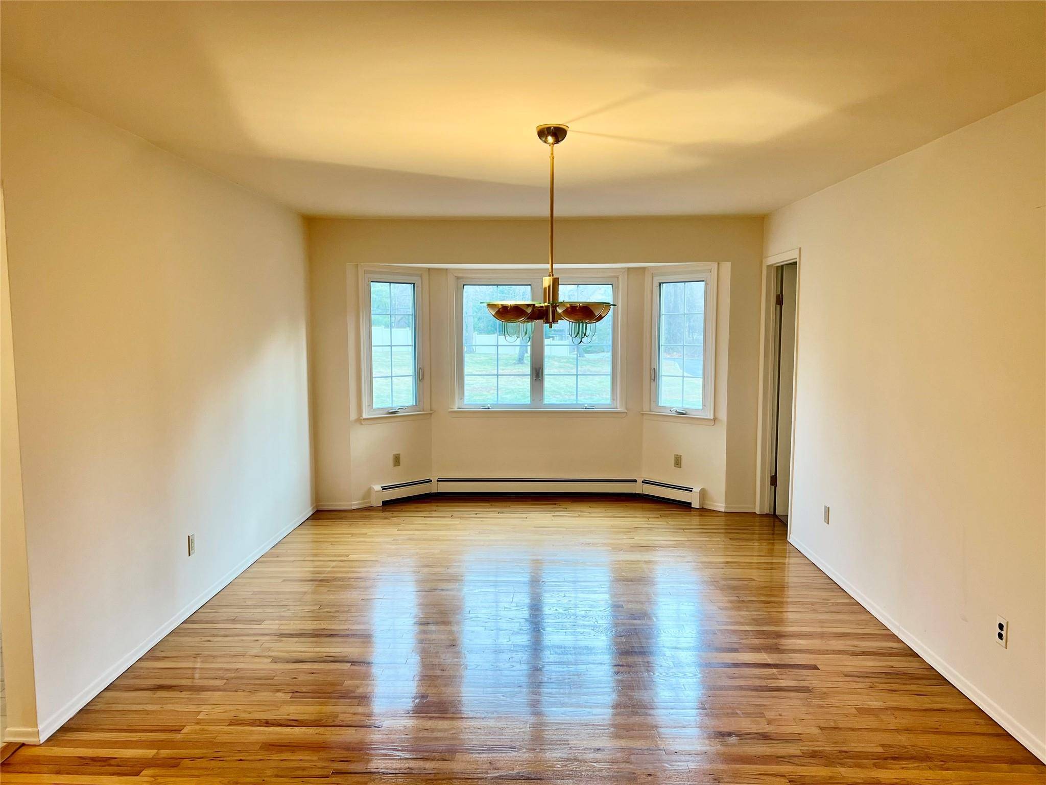 Oyster Bay Cove, NY 11771,19 Berry Hill RD