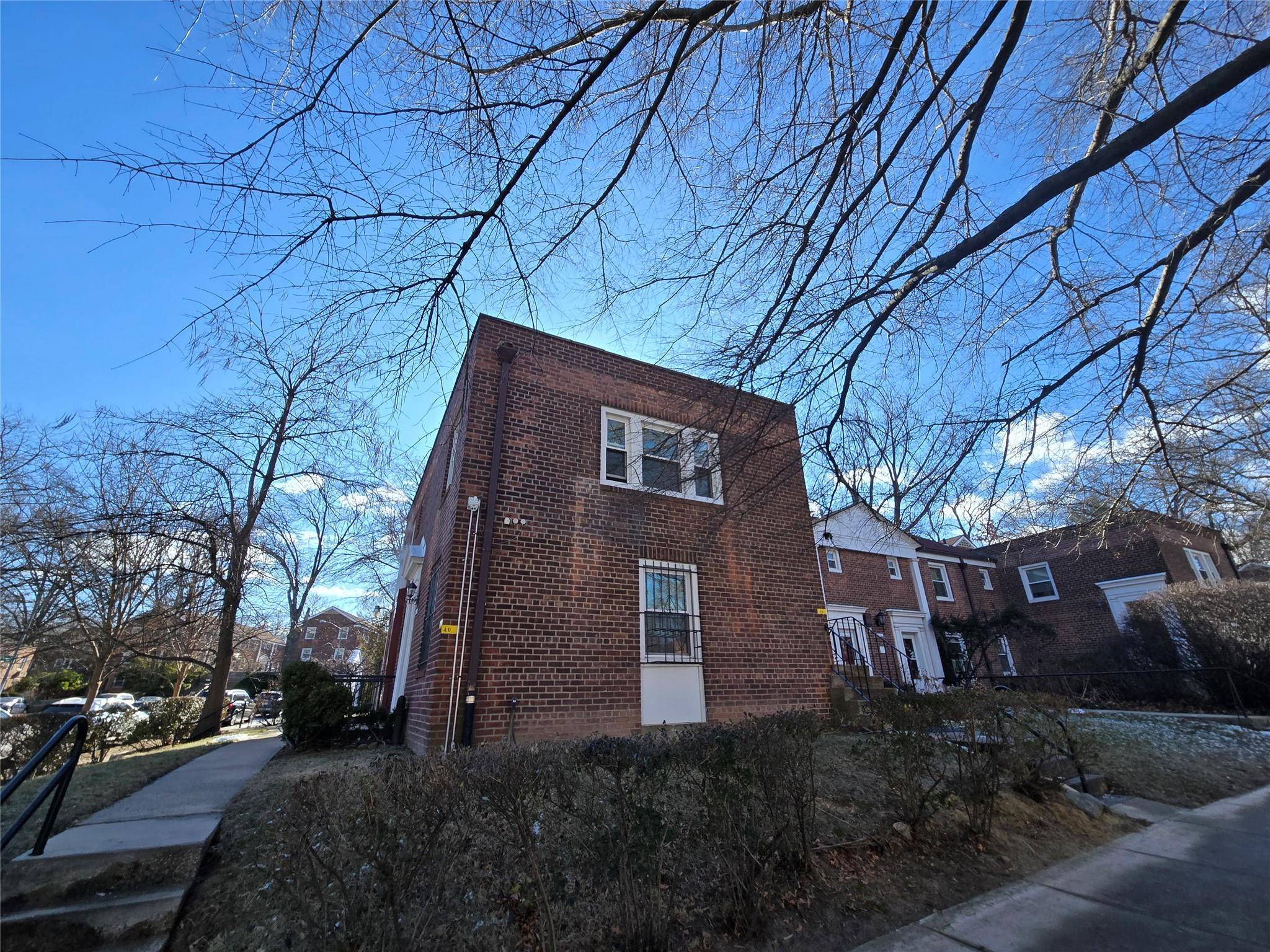 Briarwood, NY 11435,147-60 Charter Rd #40E