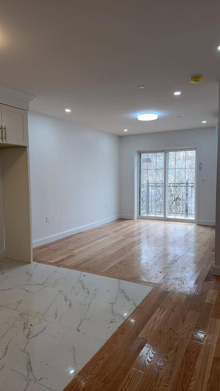 Flushing, NY 11358,36-31 171st St