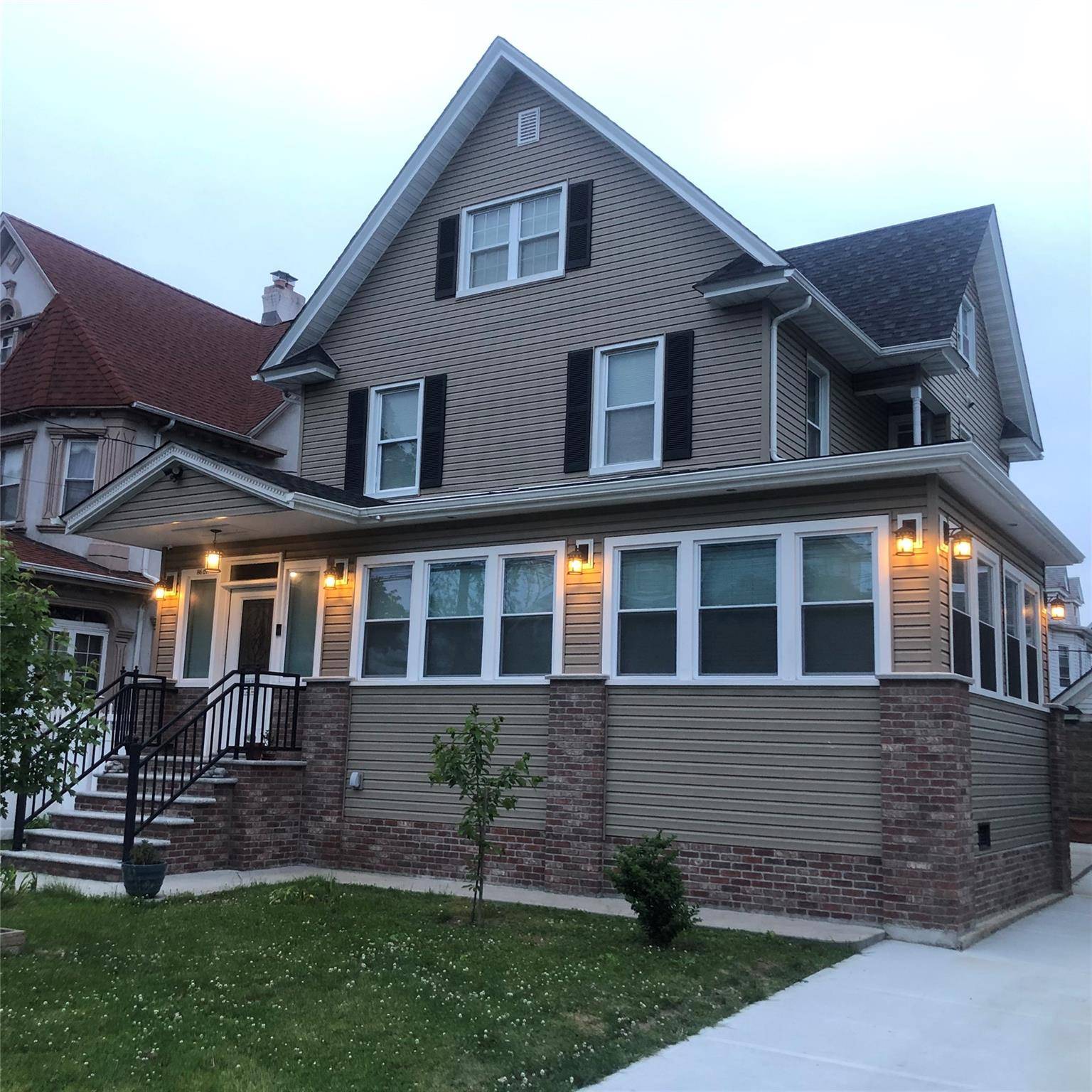 Richmond Hill North, NY 11418,86-07 105th Street ST