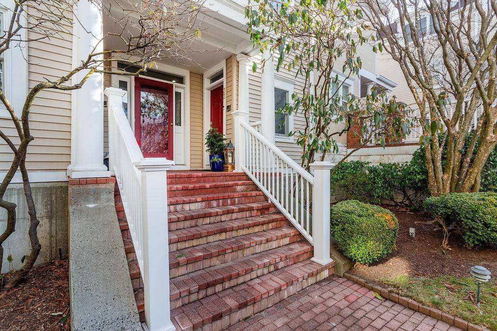 Old Greenwich, CT 06870,51 Forest AVE #33