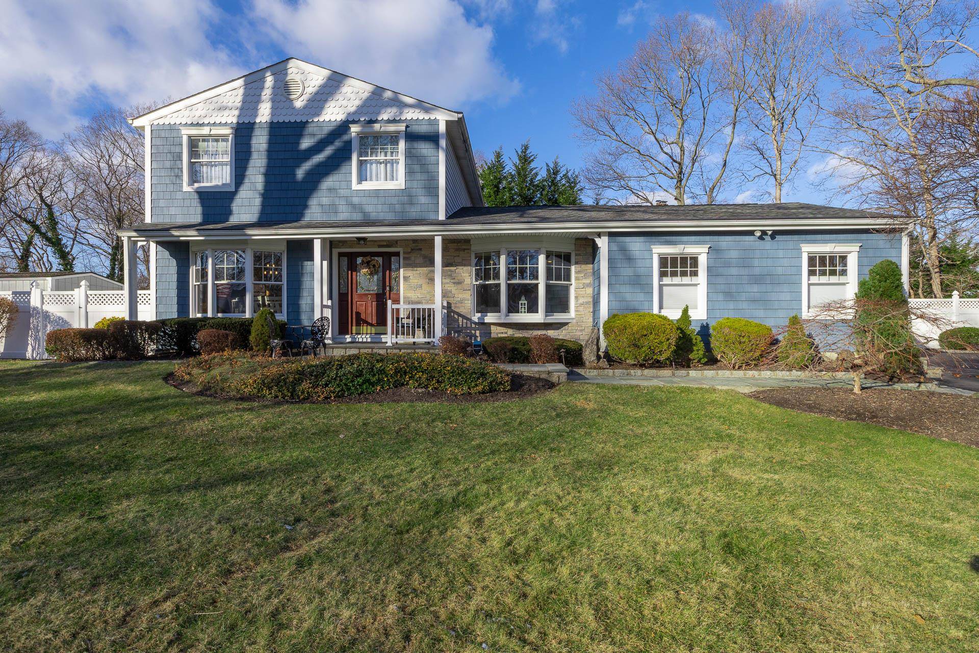 Saint James, NY 11780,7 Galehurst LN