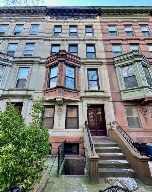 Brooklyn, NY 11233,120a Bainbridge ST