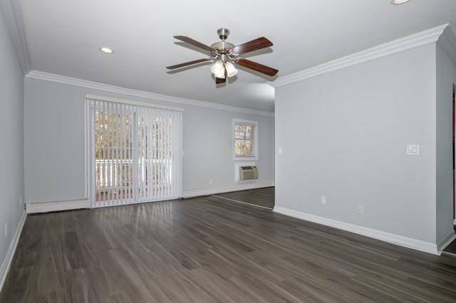 Riverhead, NY 11901,1750 W Main ST #F16