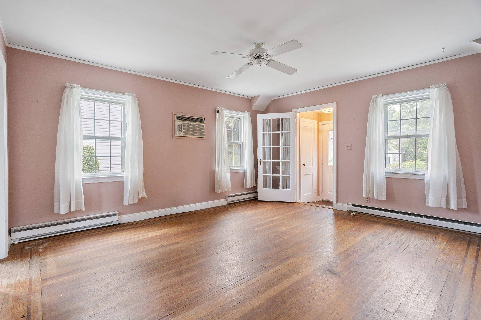New Hyde Park, NY 11040,105 Moore ST