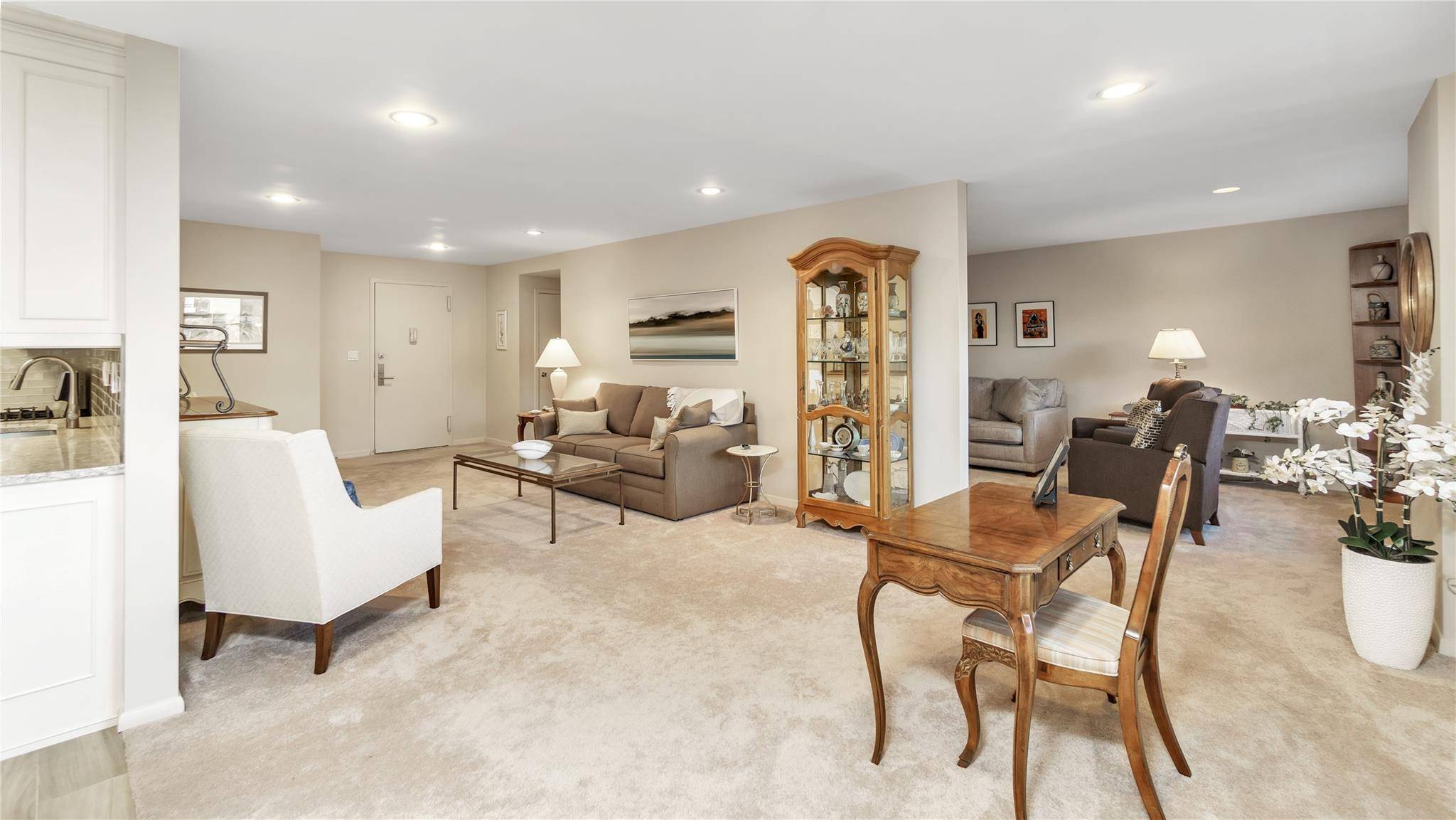 Great Neck, NY 11021,22 Park PL #3J