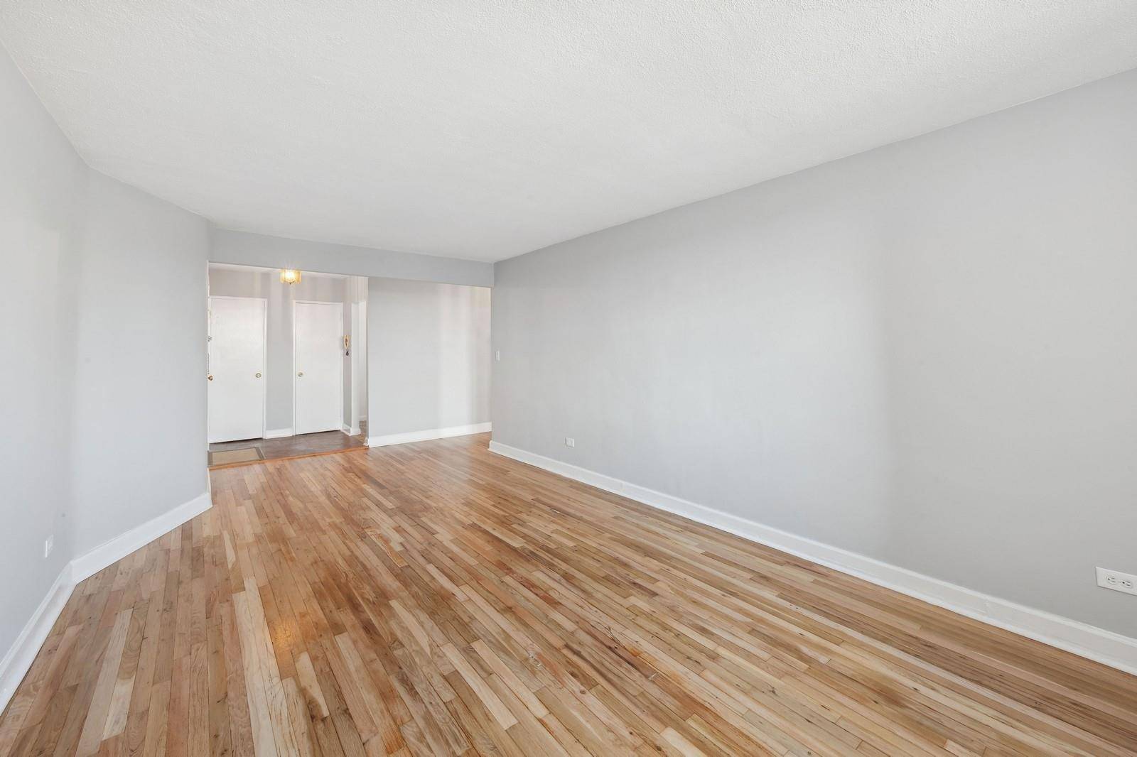 Forest Hills, NY 1 1 3 75,67-25 Clyde ST #6K