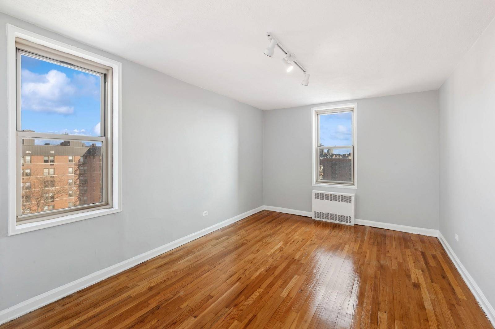 Forest Hills, NY 1 1 3 75,67-25 Clyde ST #6K