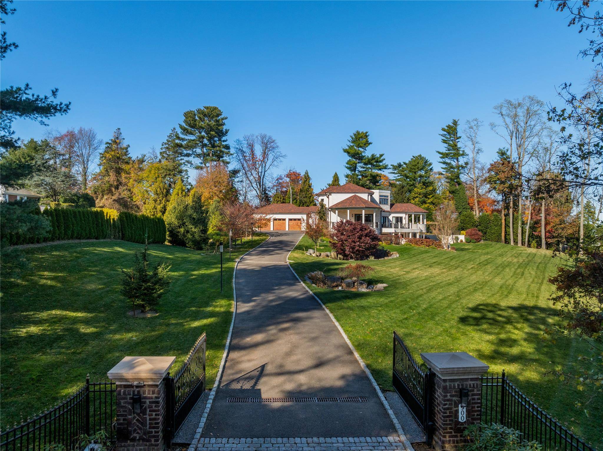 Mill Neck, NY 11771,900 W Shore RD