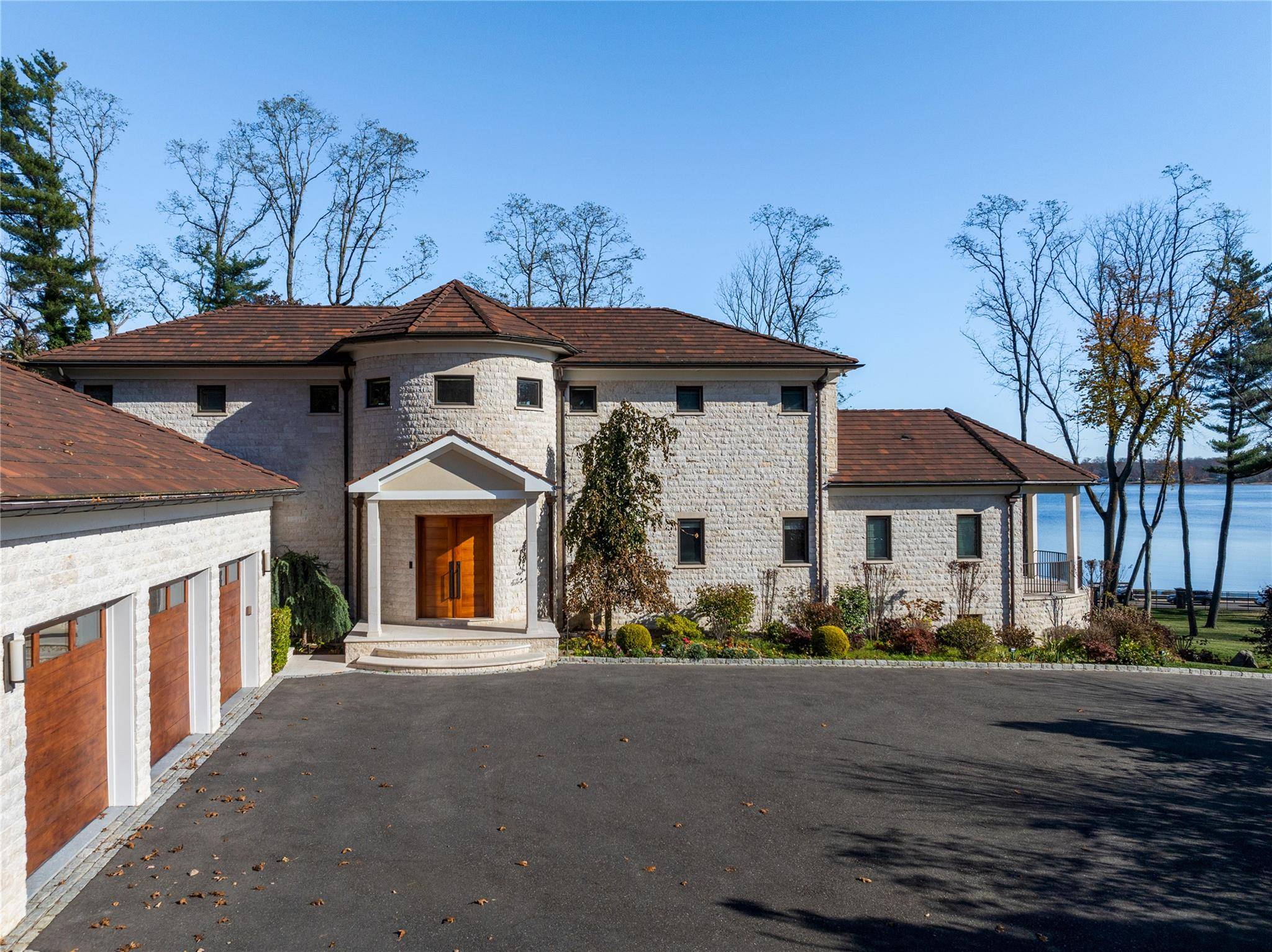 Mill Neck, NY 11771,900 W Shore RD