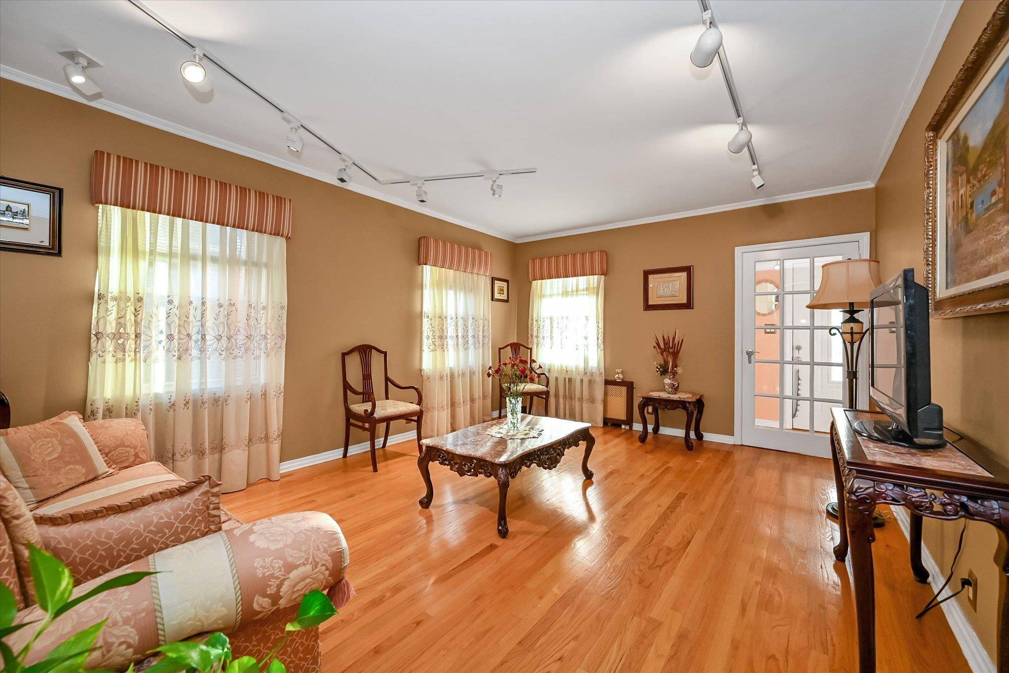 Bayside, NY 11364,58-35 219 ST