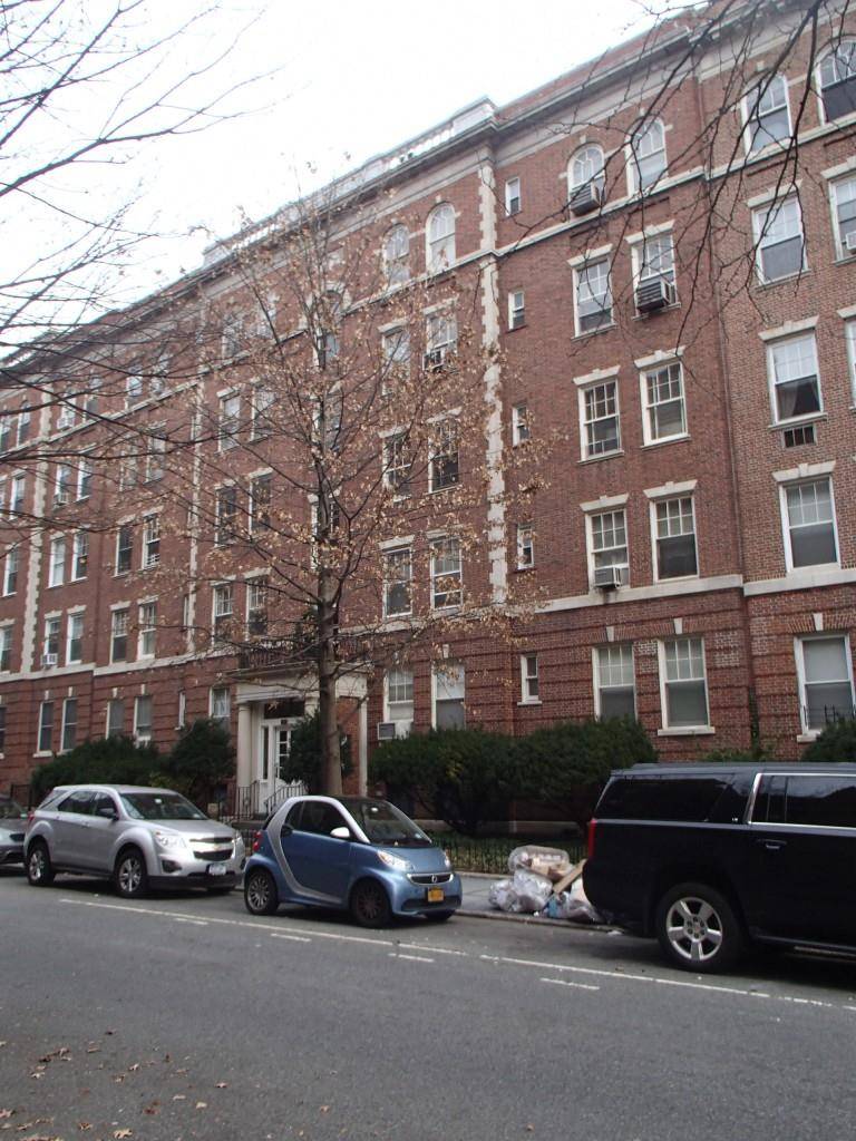 Jackson Heights, NY 11372,35-49 76 St #22