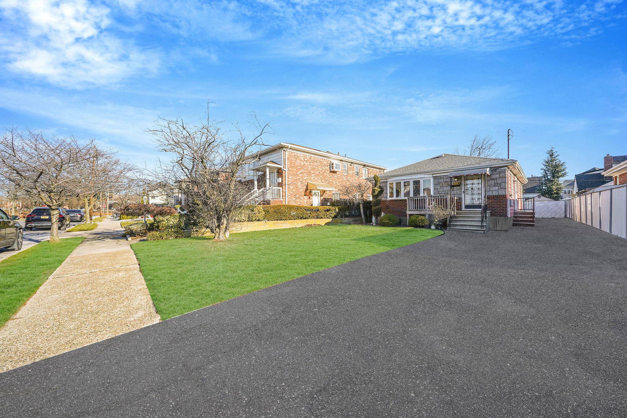 Howard Beach, NY 11414,156-33 86th