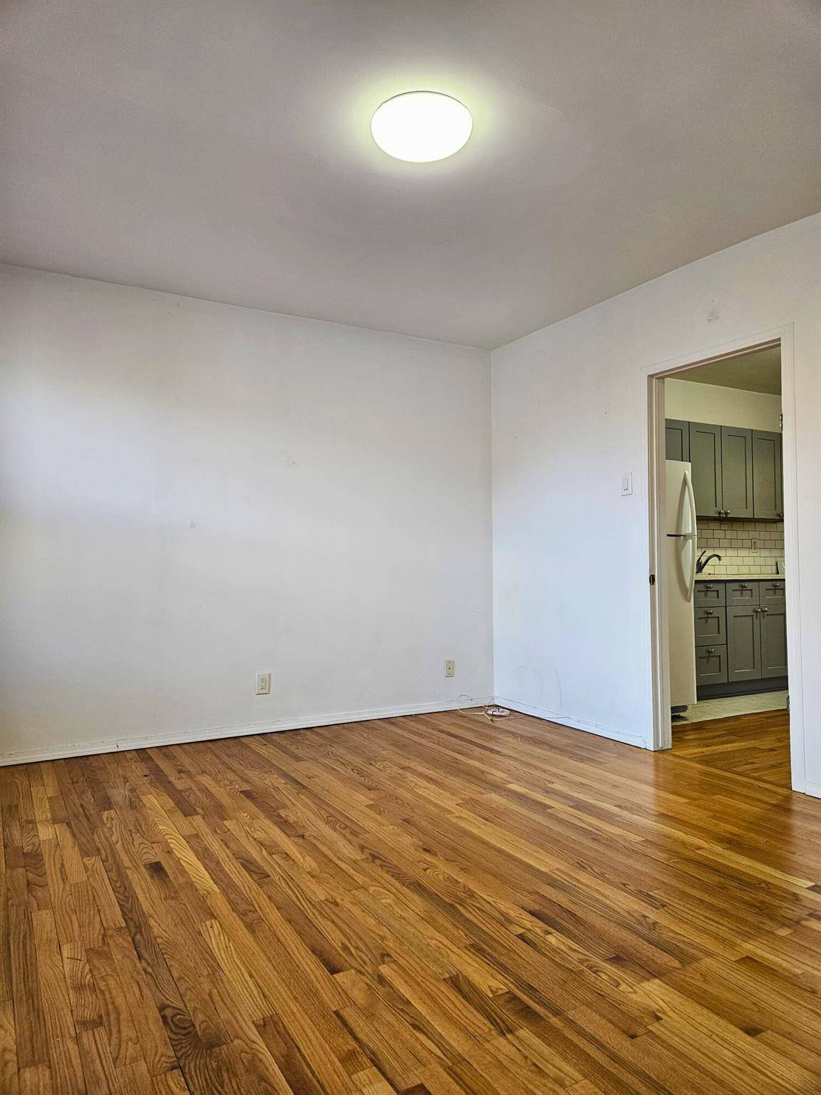 Astoria, NY 11105,21-09 42 ST