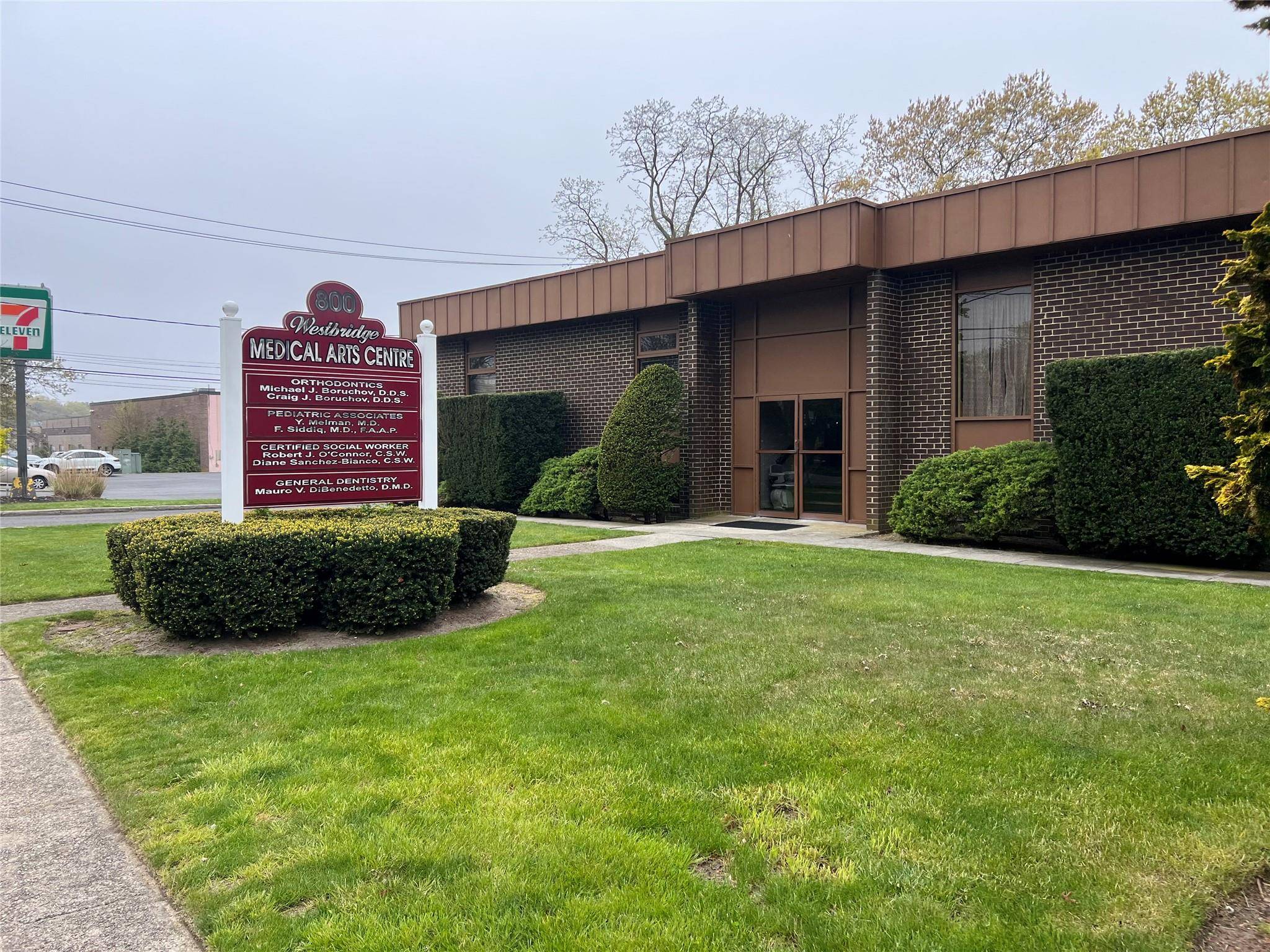 Holbrook, NY 11741,800 Broadway