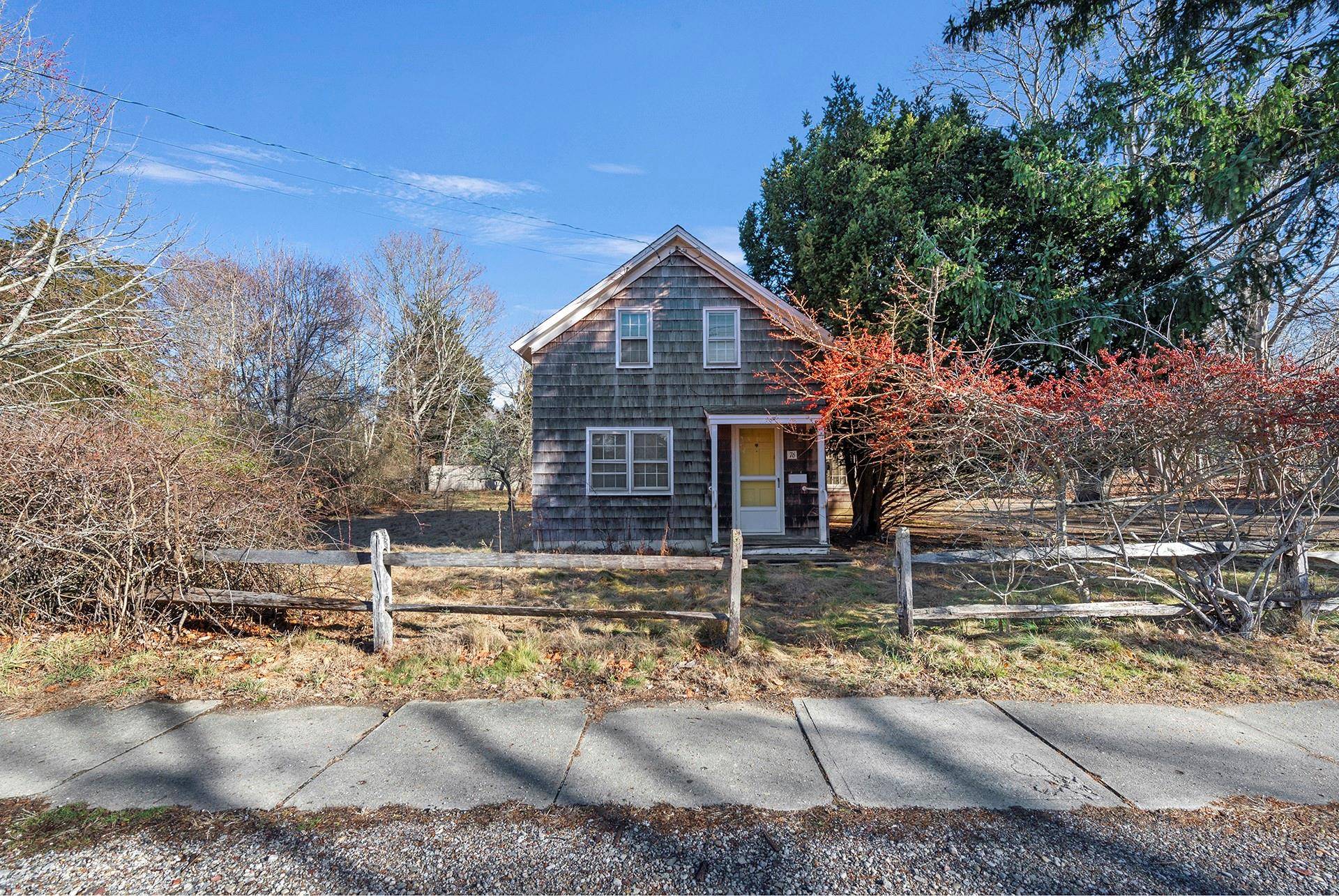 East Hampton, NY 11937,76 Floyd ST