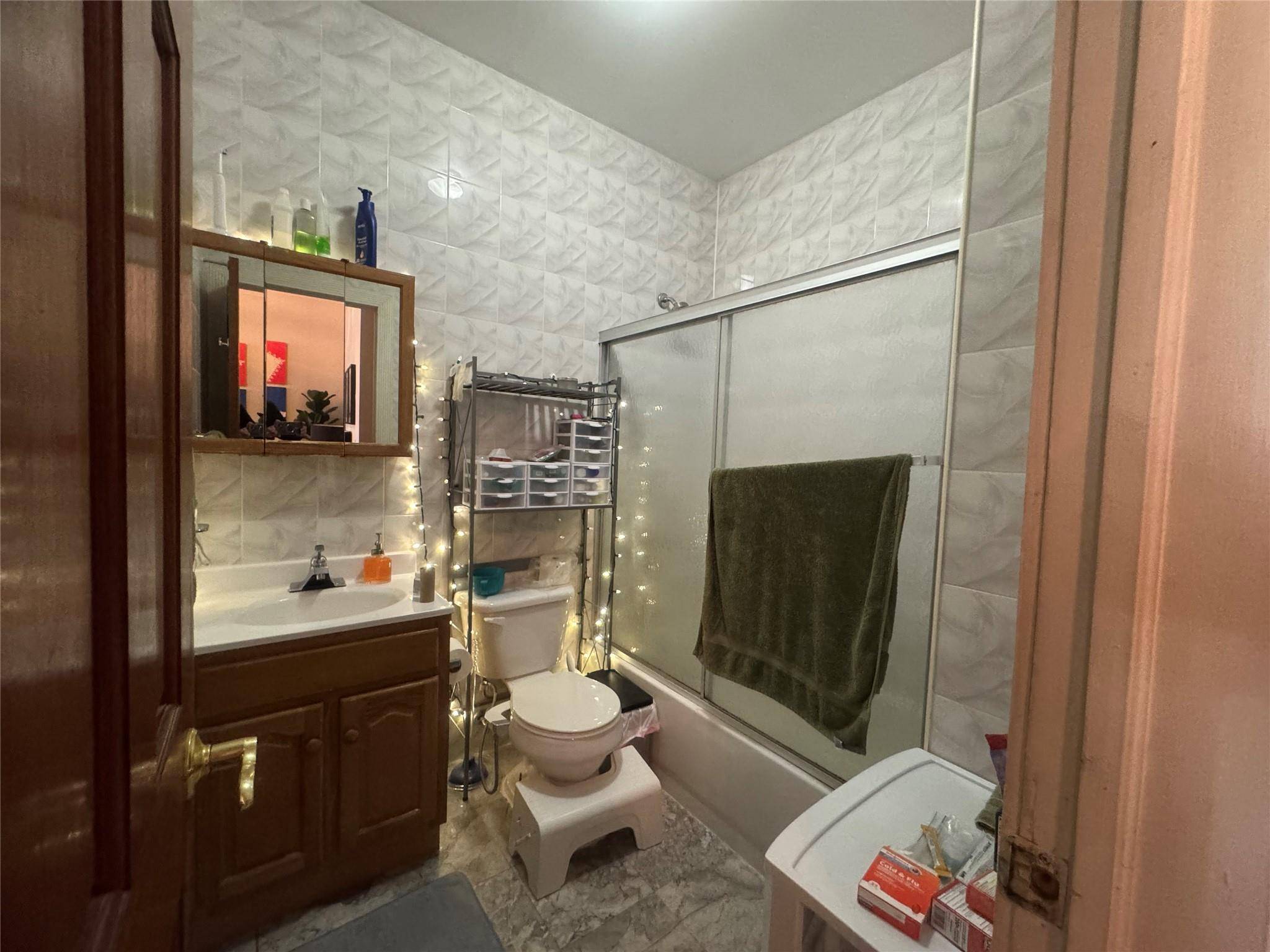 Ridgewood, NY 11385,1857 Woodbine ST