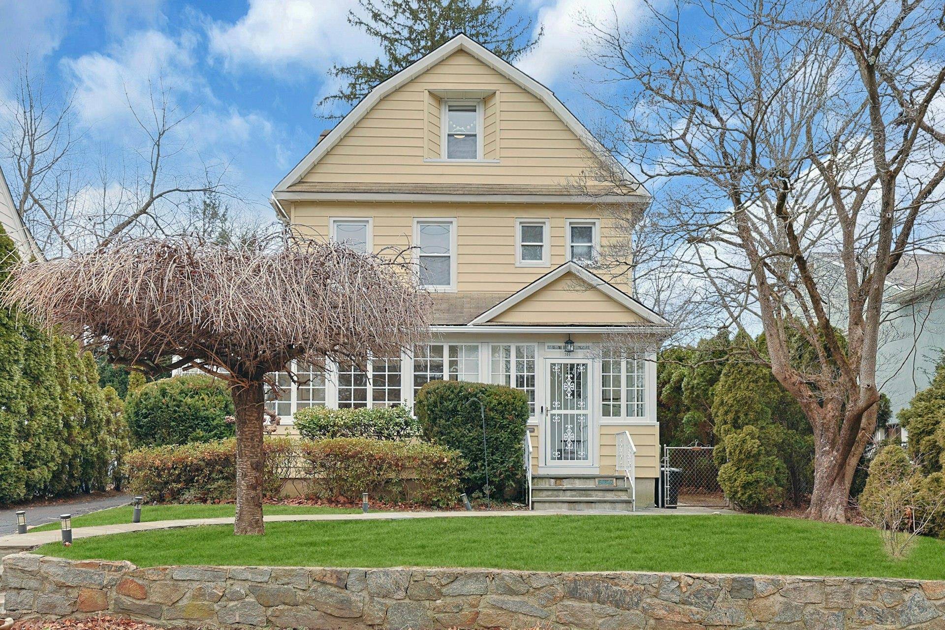 Pelham, NY 10803,509 Pelhamdale AVE