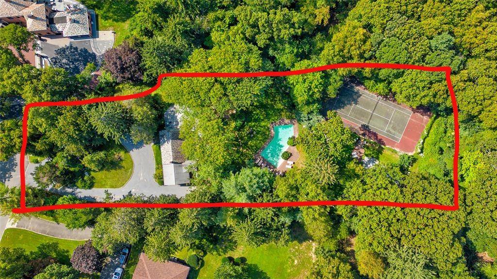 Laurel Hollow, NY 11771,10 Hemlock CT