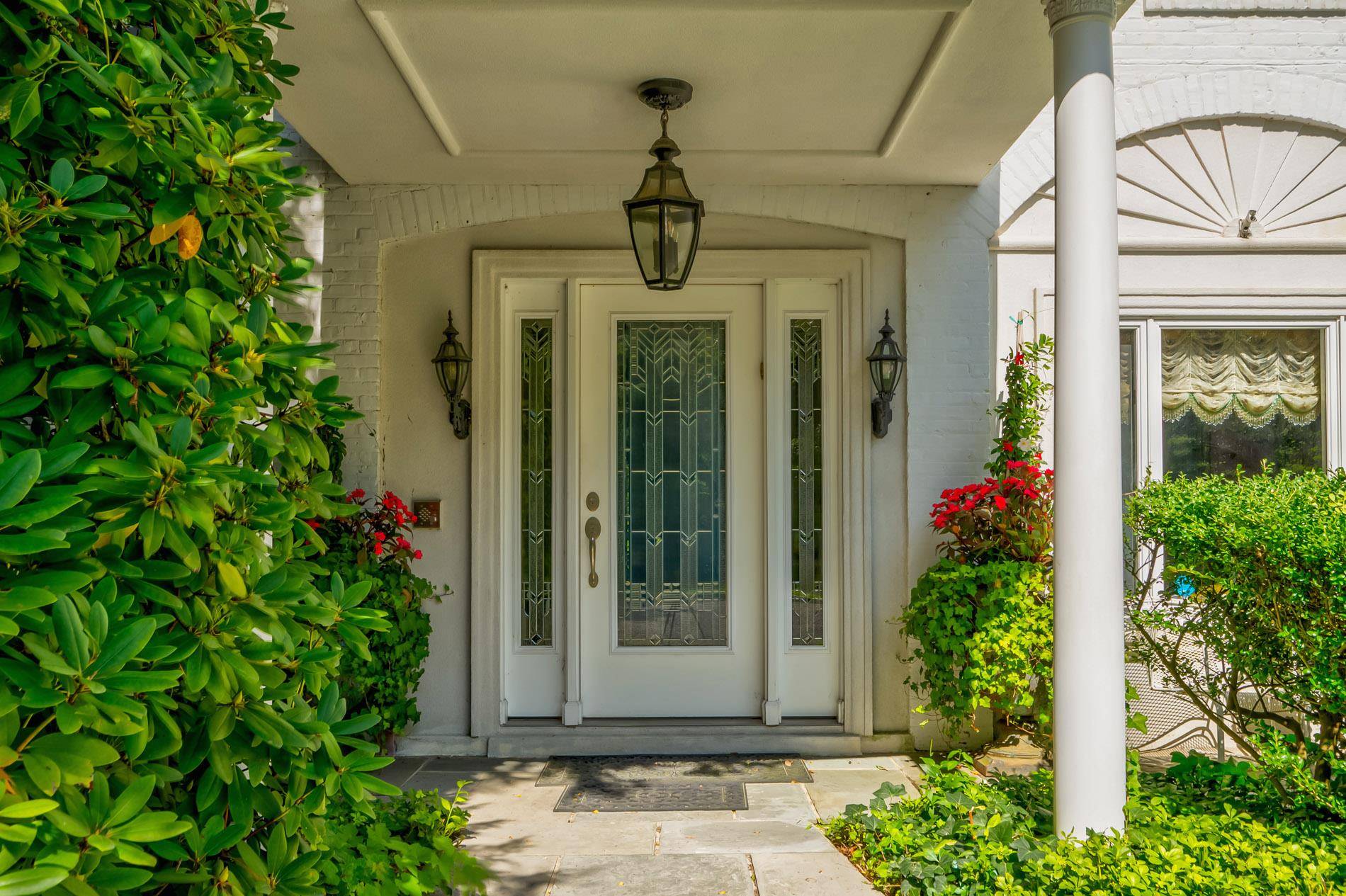 Laurel Hollow, NY 11771,10 Hemlock CT