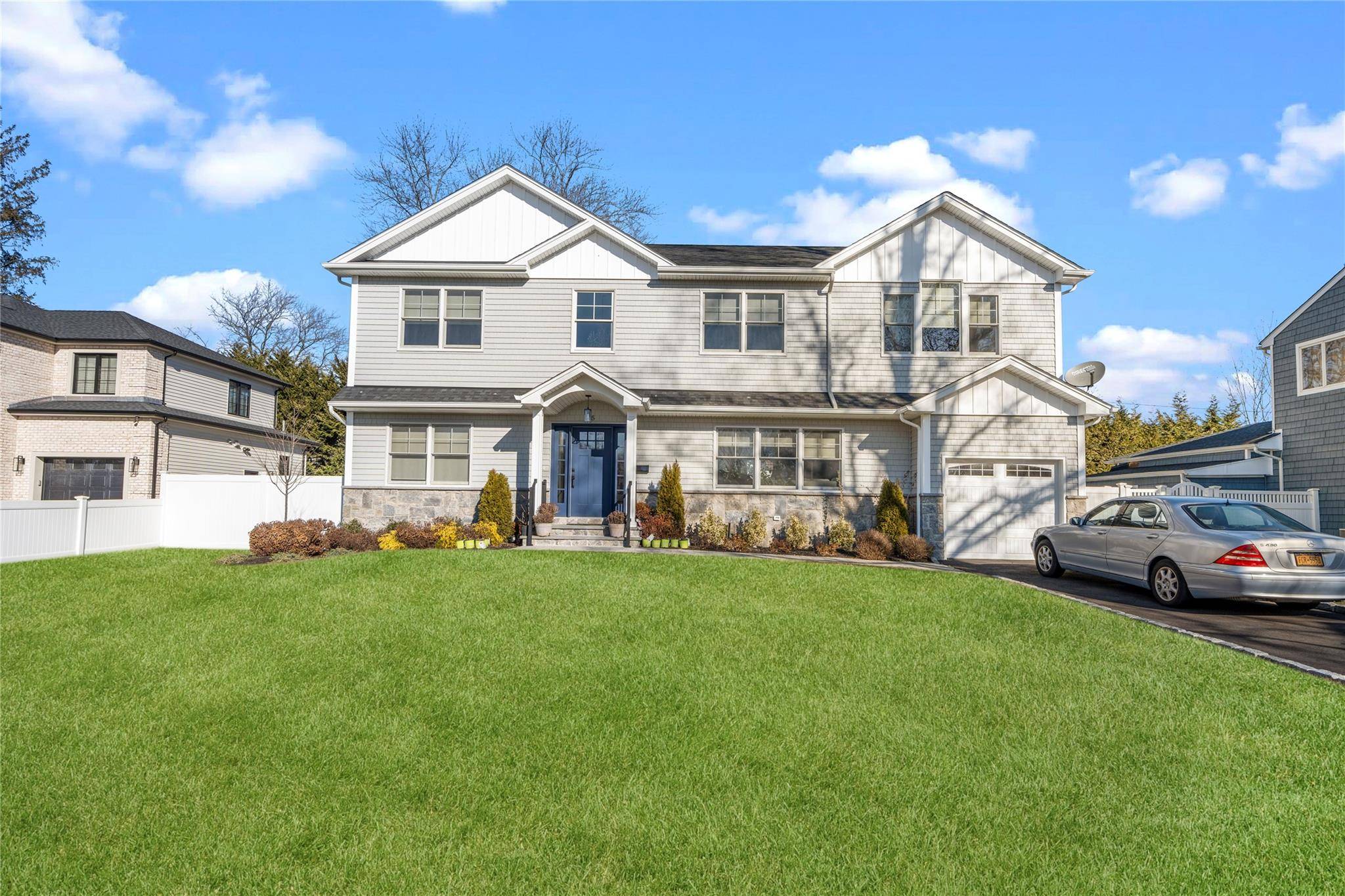 Old Bethpage, NY 11804,15 Frankie LN