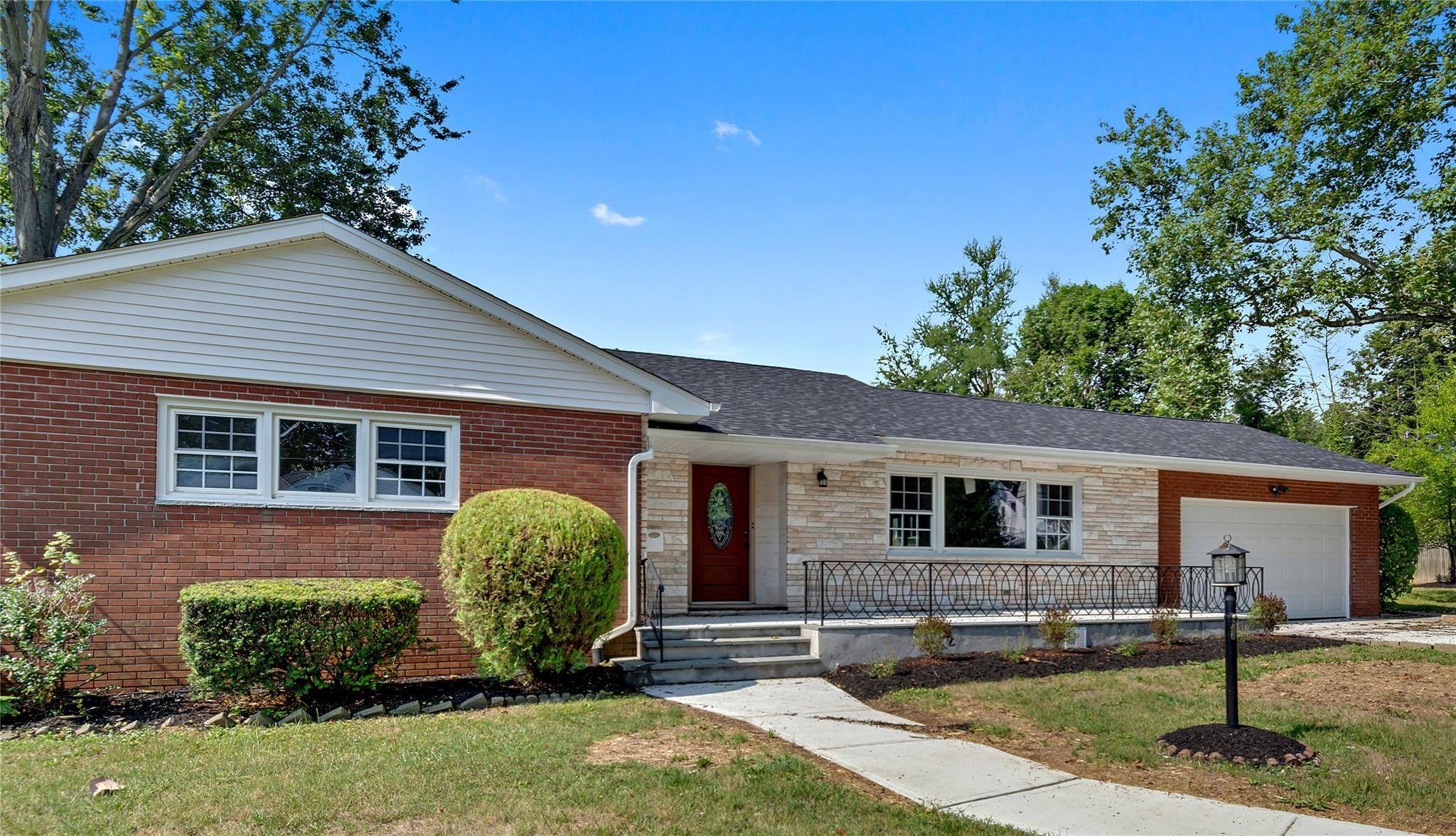Pelham, NY 10803,991 Grant AVE