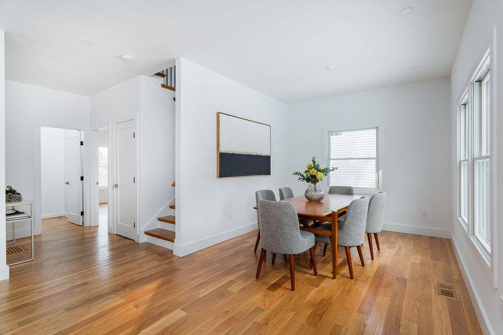Old Greenwich, CT 06870,17 Maple DR