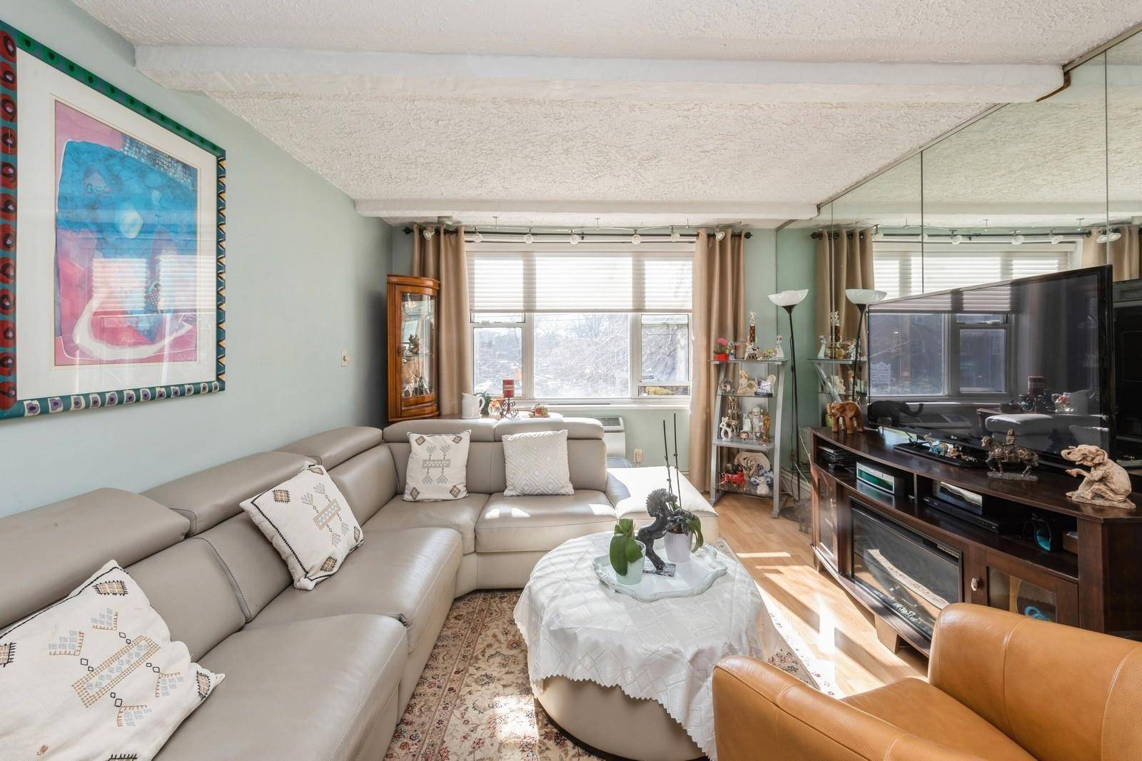 Great Neck, NY 11021,185 S Middle Neck RD #1 R