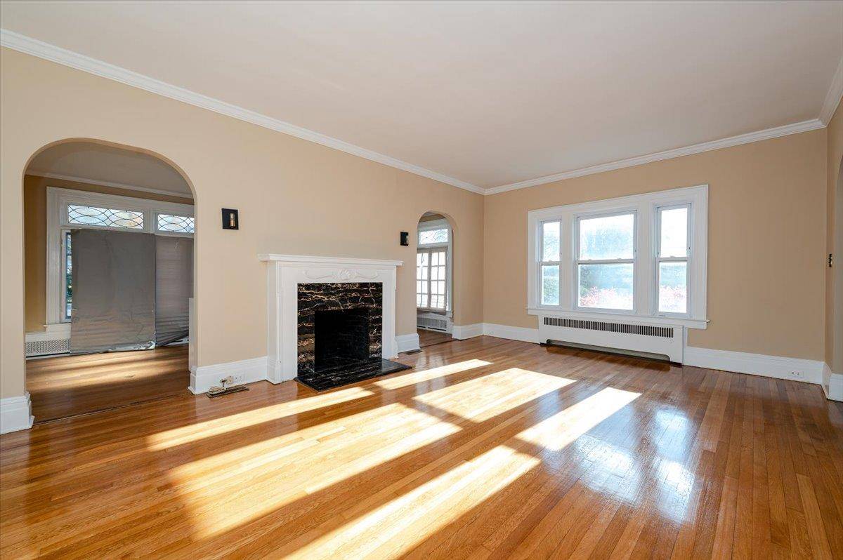 Woodmere, NY 11598,896 central AVE #a