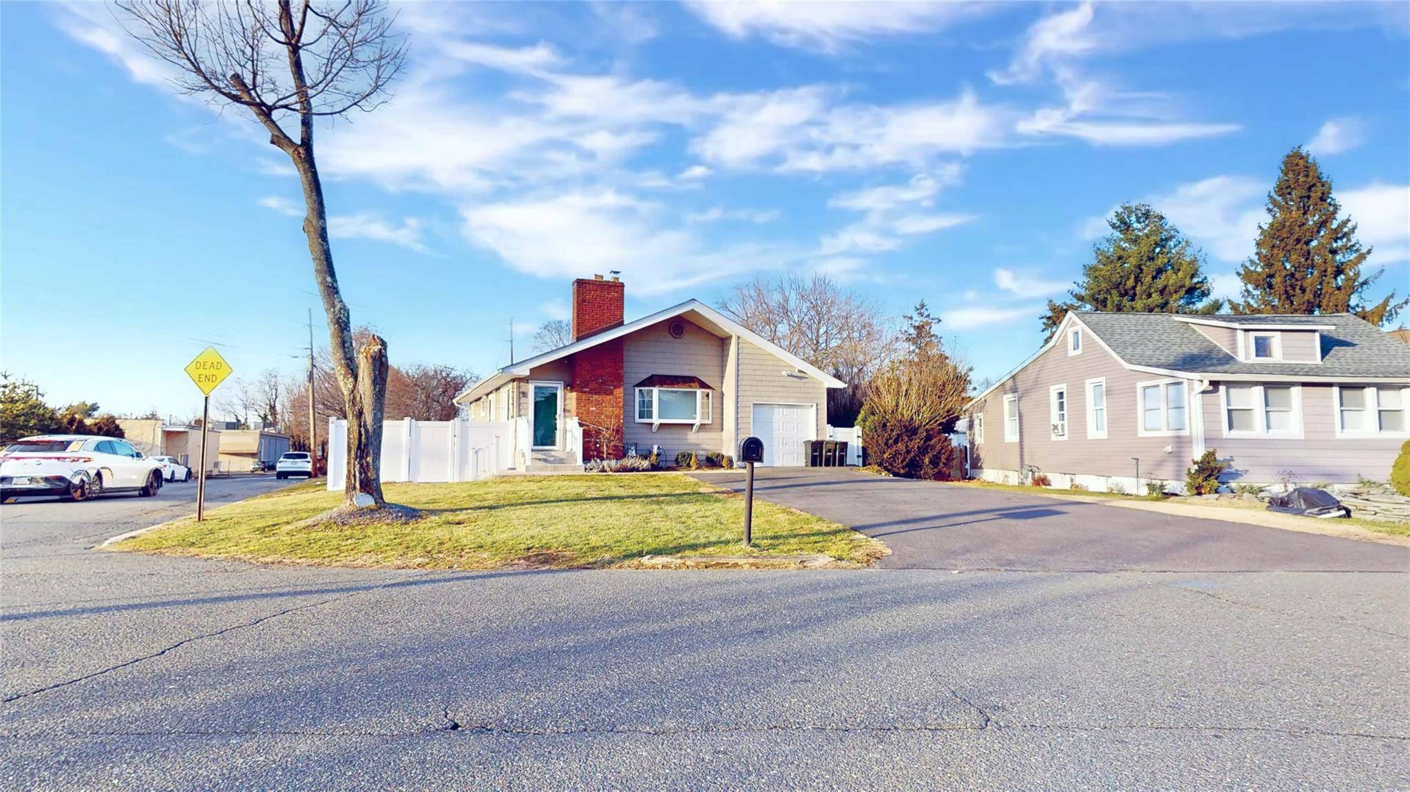 Melville, NY 11747,9 Holland ST