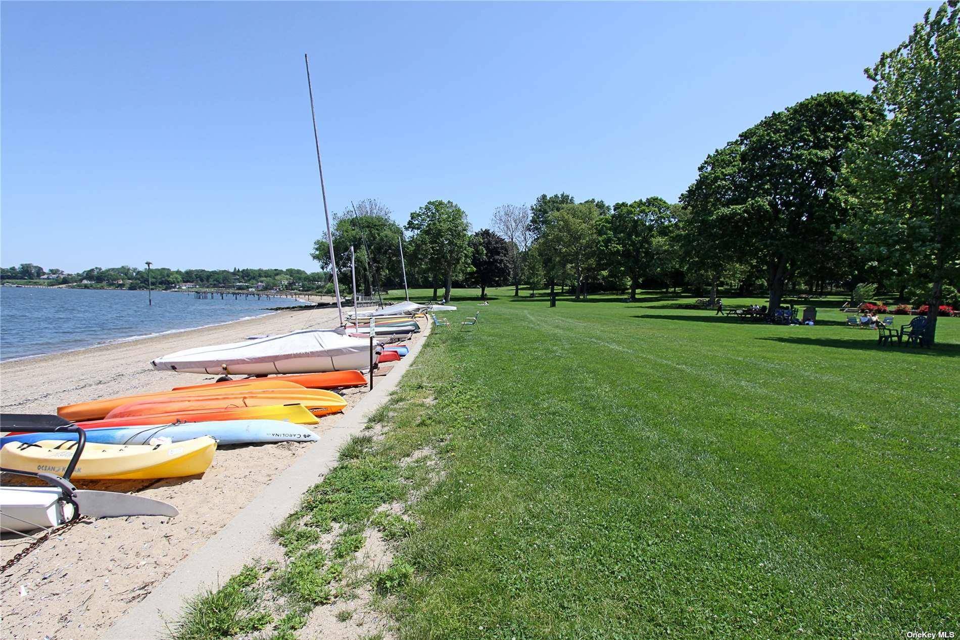Great Neck, NY 11024,88 Hamptworth RD