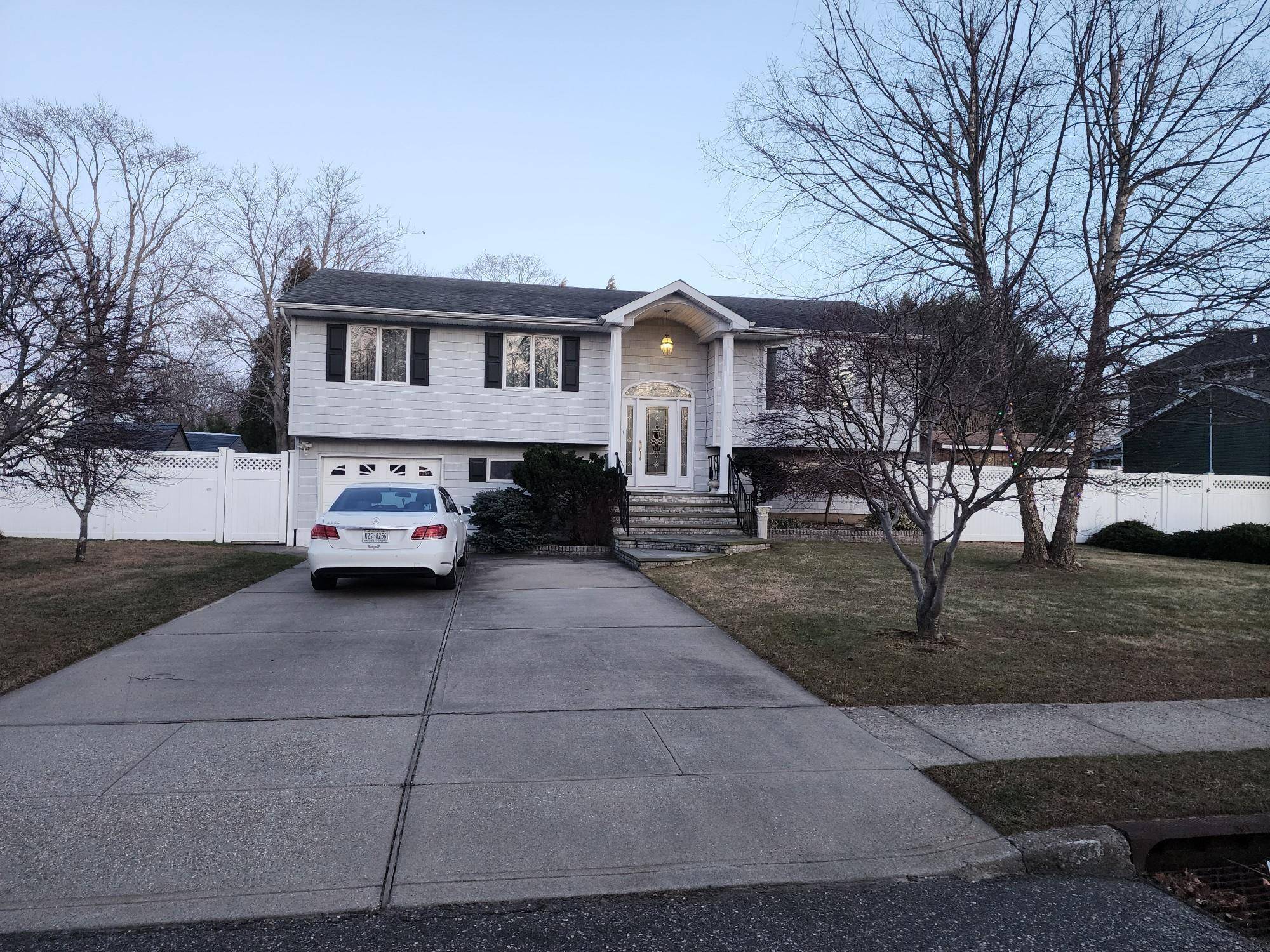 Sayville, NY 11782,347 Wyandanch RD